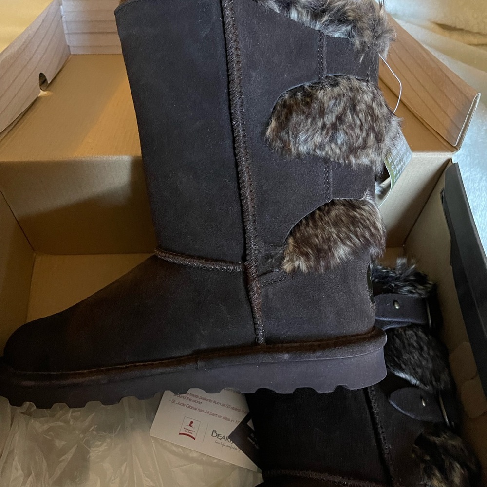 Beat paw boots, brown, new in box with tags